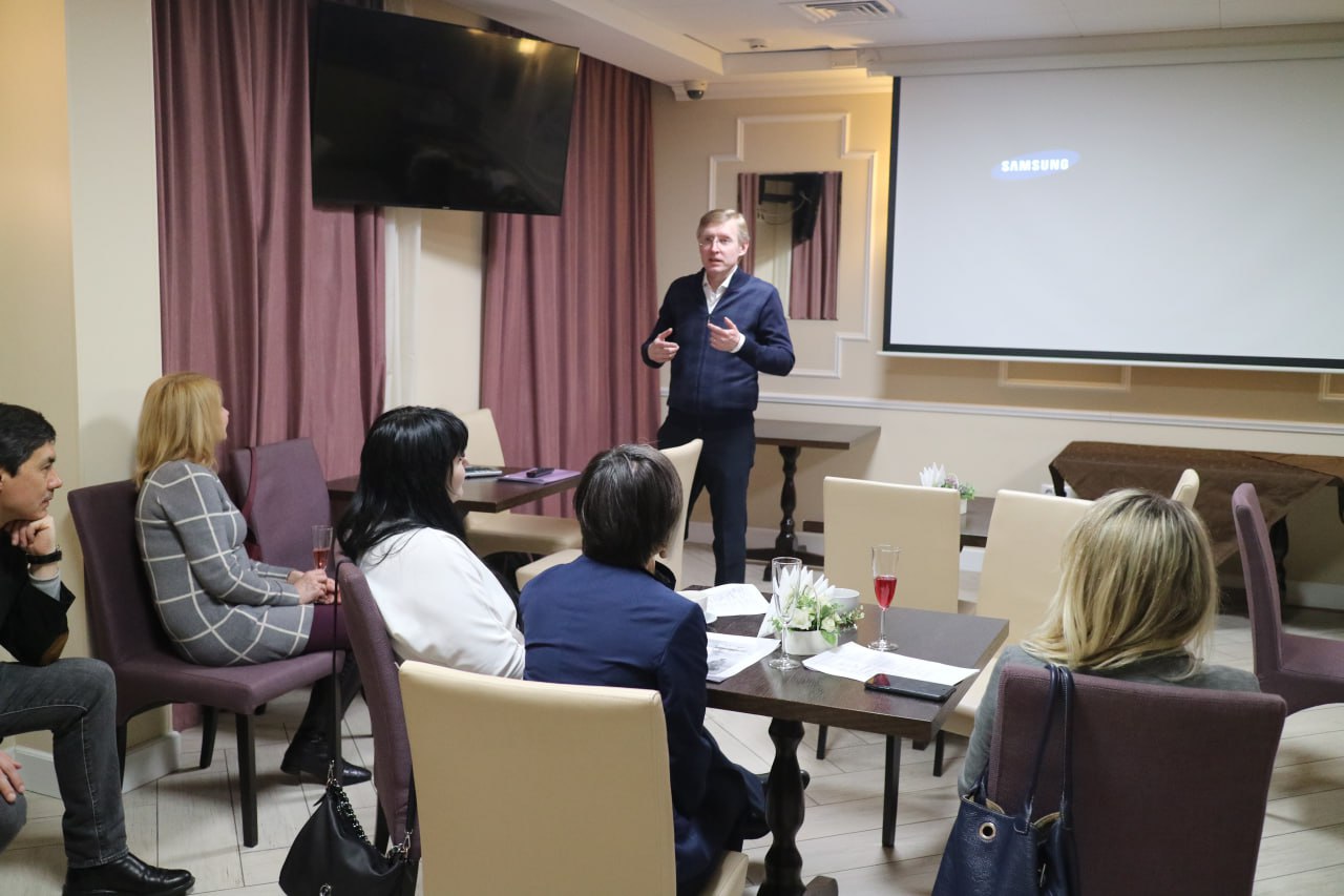 Nikolay Ignatov giving a lecture